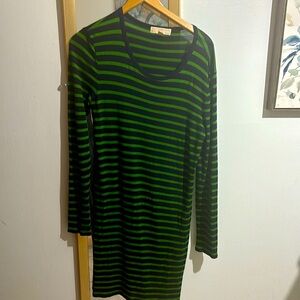 Cute Michael kors cotton dress in size medium. In used but good condition.